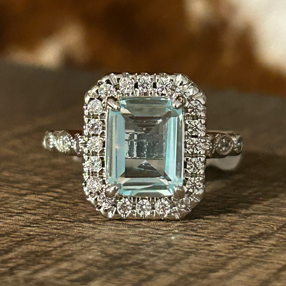 Bomb party size 6 rhodium light blue stone